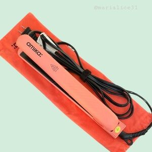 🔥AMIKA Ceramic Hair Straightener Flat Iron with matching pouch. EUC!